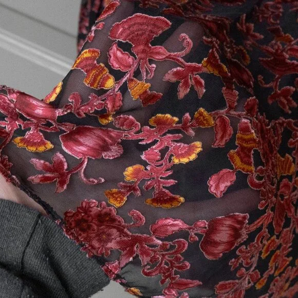 Alice and Olivia Desiree Sheer Top Silk Tapestry Vamp Romance Goth Dopamine - Picture 5 of 13